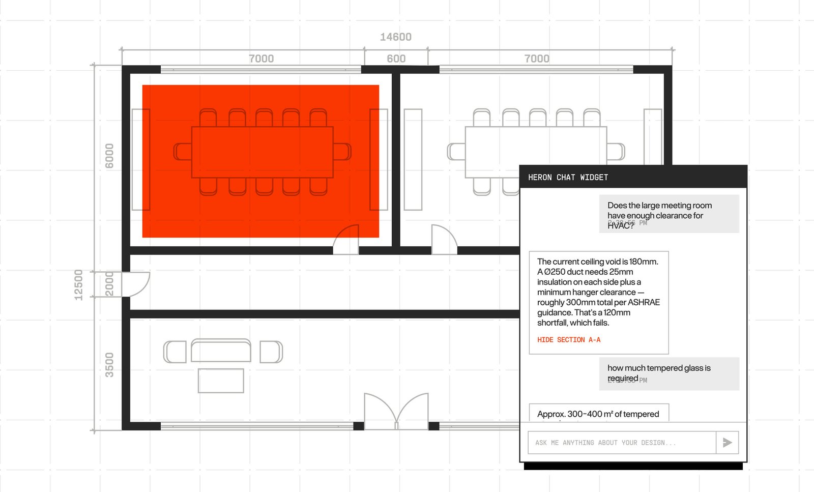 Plan d'étage avec deux salles de réunion ; la salle de gauche est surlignée en rouge et un widget de chat discute du dégagement CVC.